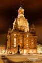 Winter in Dresden - die Frauenkirche am frühen Abend mit teilweise bewölktem Himmel