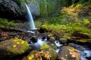 Die Ponytail Falls führten zwar im Herbst deutlich weniger Wasser, die Umgebung begeisterte uns aber durch ihren Farbrausch.