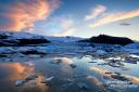 Im Südosten Islands bei den Eislagunen des Vatnajökull glühte die Wolken ebenfalls ab 23 Uhr gleich für mehrere Stunden.