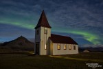 Selbst bei niedrigen Kp-Werten überspannt oftmals ein grüner Lichtbogen den nördlichen Horizont - Polarlicht auf der Snaefellsnes-Halbinsel im Westen Islands.