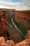 Ein beeindruckender Blick auf den Colorado River eröffnet sich vom Toroweap Point im westlichen Grand Canyon Nationalparks in Arizona.