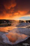 Drama pur zum Sonnenuntergang bei der Heart Spring im Yellowstone Nationalpark
