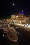 So sah der Blutmond über der Dresdner Altstadt so gegen 21:10 Uhr aus. Schon sehr weit oben und halb angeleuchtet, aber trotzdem noch immer leicht rötlich.